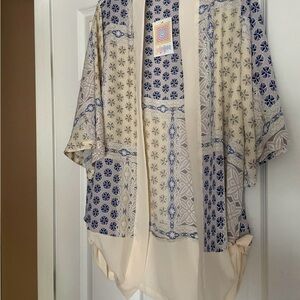 LuLaRoe Blue and Cream Patterned Kimono